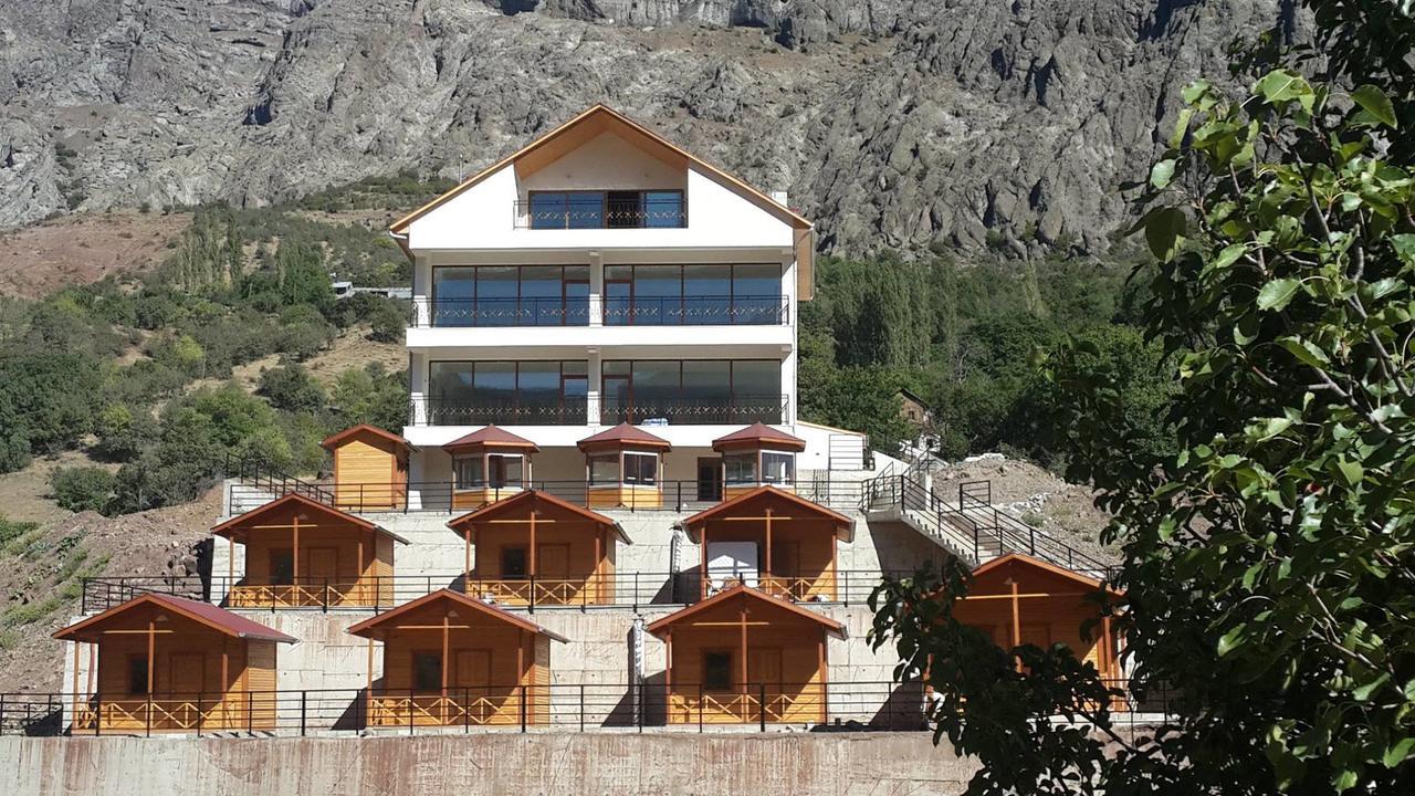 Karsi Bahce Hotel Sebinkarahisar Esterno foto